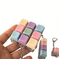 Jouet anti-stress léger en plastique, porte-clés clavier avec design de dessin animé