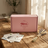 Maßgefertigte Umweltfreundliche Recycelte Rosa Kartonverpackungen mit Schaumstoffeinlage für Schuh- und Kleidungs-Geschenkverpackungen