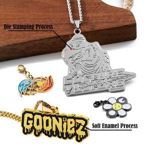 Collier en métal plaqué acier inoxydable personnalisé, collier tendance pour homme et <span class=keywords><strong>femme</strong></span>, pendentifs de nom en lettres 2D et 3D pour collier - Product Image 5