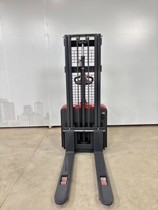 WELIFTRICH 1.5-2Ton Stand Electric Pallet Stacker – 48V Lead-Acid, 3-Stage Mast, PU Wheels - Product Image 5
