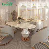 Canapé sculptural en velours de luxe avec fauteuils assortis et tables en métal, ensemble de salon, solution de mobilier tout-en-un