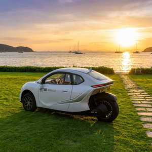 Tricycle miniature fermé pour adultes avec moteur 5000W, forme de supercar à trois roues inversées, carrosserie fermée, vitesse de 50-70 km/h, autonomie de 90 km - Product Image 2