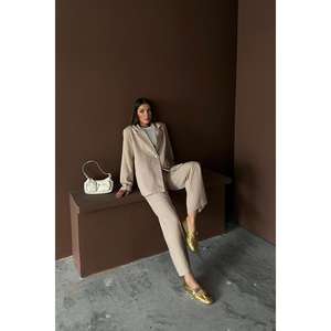 Elegante Conjunto de Traje para Mujer a Rayas Beige, Poliéster y Algodón, Antiarrugas, Pantalones Anchos, Chaqueta, Ropa de Oficina - Product Image 4