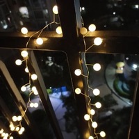 Lampe de décoration de Noël à LED alimentée par batterie Boule de nuit blanche pour balcon et maison en plastique