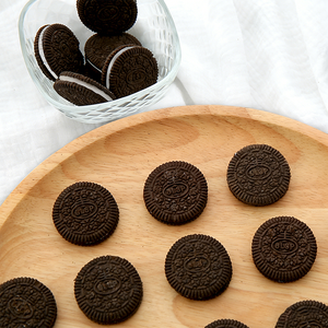 Biscuits sandwichs à la saveur de yaourt à la <span class=keywords><strong>fraise</strong></span>, biscuits en roue de wagon au chocolat, biscuits en vrac de 300 g, collations exotiques, best-sellers en gros - Product Image 5