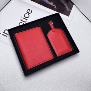 Ranguo - Juego de Porta Pasaportes y Etiquetas de Equipaje de Cuero Hechas a Mano con Logotipo Personalizado en Relieve, Impresas con Técnica Tipográfica, en Caja de Regalo Premium - Product Image 3