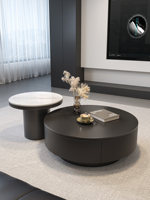 Table basse en métal de style italien, luxe léger, haut de gamme, plateau en dalle de pierre, rangement intégré, design moderne et minimaliste pour salons de petite taille