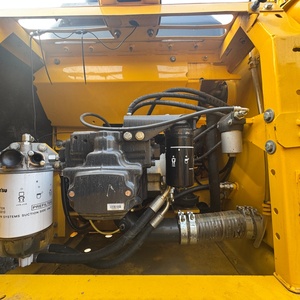 Presque neuf, puissant, excavateur sur chenilles Komatsu PC220LC d'occasion de 22 tonnes pour projets de construction. - Product Image 6