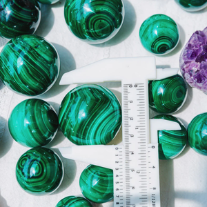 Esferas de Malaquita Natural Pulida al por Mayor, Piedras Curativas, Esfera de Tamaño Mediano para Colección, Joyería Ying Lai - Product Image 1