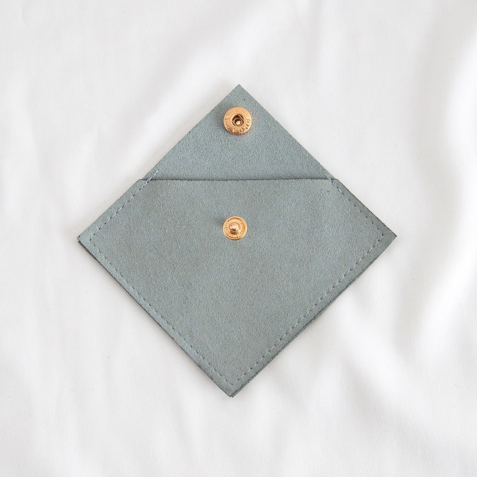 Gris-vert
