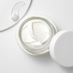 Crema Reparadora Blanqueadora Antiarrugas Nocturna con Cica de Marca Privada para Todo Tipo de Piel - Product Image 4