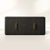 Meuble TV en bois de pin cannelé Finnley, avec détails côtelés courbés pour hall d'entrée de luxe, buffet, meuble de rangement, unité d'entrée
