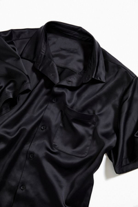 <span class=keywords><strong>Camicia</strong></span> da <span class=keywords><strong>Uomo</strong></span> <span class=keywords><strong>Nera</strong></span> in <span class=keywords><strong>Raso</strong></span> di Seta, Manica Corta, Stile Streetwear, Casual con Bottoni - Product Image 6