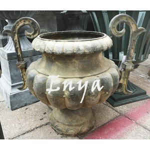 Ornement <span class=keywords><strong>de</strong></span> jardin vintage <span class=keywords><strong>en</strong></span> <span class=keywords><strong>fonte</strong></span> antique, vase <span class=keywords><strong>en</strong></span> forme d'urne <span class=keywords><strong>de</strong></span> style français avec poignées décoratives, grands pots et jardinières - Product Image 6