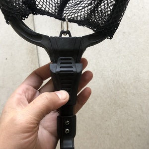 Filet d'atterrissage en alliage d'aluminium avec revêtement en caoutchouc Filet de pêche à la mouche télescopique et pliable Poignée flottante en caoutchouc pour la pêche à la mouche - Product Image 2