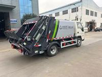 Les camions à ordures compacteurs Futian à chargement et déchargement arrière sont équipés d'un système de commande à un bouton.