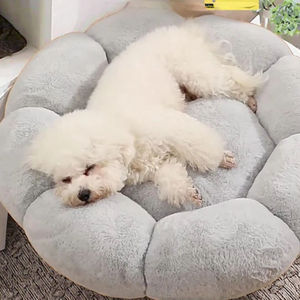 Cama de Lujo para Perros de Diseño, Acogedora Cama de Piel Sintética para Gatos con Forma de Cueva y Elemento Calefactor de Flores, Camas para Mascotas al por Mayor para Todas las Estaciones - Product Image 3