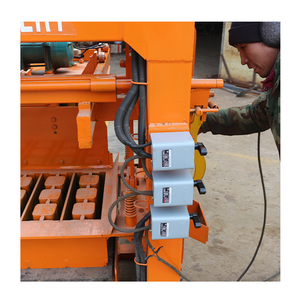 Bloques <span class=keywords><strong>de</strong></span> pared <span class=keywords><strong>de</strong></span> contención Venta directa <span class=keywords><strong>de</strong></span> fábrica Máquina <span class=keywords><strong>de</strong></span> bloques <span class=keywords><strong>de</strong></span> hormigón semiautomática <span class=keywords><strong>de</strong></span> la QTJ4-35 Producción <span class=keywords><strong>de</strong></span> ladrillos sólidos <span class=keywords><strong>de</strong></span> cemento - Product Image 5