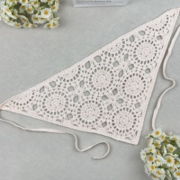 Foulard triangulaire en crochet style bohème avec dentelle florale, bandana pour cheveux