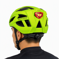 Casque de vélo pour adulte avec visière et feu arrière, ajustement réglable, coque moulée intégrée pour vélo de route