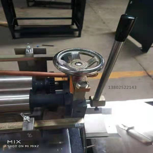 เครื่องจ่ายกาวร้อนหนานทง รุ่น 720 ขนาด 1450x400x890 มม. เครื่องติดกาวอัตโนมัติสำหรับกระดาษหนา 80-500 มม. - Product Image 1