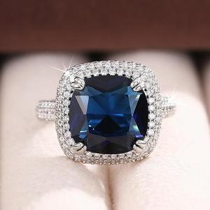 Anello con Diamante T0887 in Oro Massiccio 18K, Diamanti Naturali Taglio Ovale Colore D, Gioiello da Donna per Fidanzamento - Product Image 5