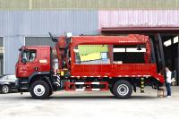 Camion-grue Dongfeng de 5 tonnes avec échelle arrière, camion-grue de transport d'une charge totale de 18 tonnes
