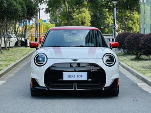 <span class=keywords><strong>MINI</strong></span> <span class=keywords><strong>JCW</strong></span> 3 portes électrique d'occasion 2025 Performance EV 468 km d'autonomie NEDC BOOST Overboost Châssis sport <span class=keywords><strong>JCW</strong></span> OLED Full L2 51,5 kWh - Product Image 1