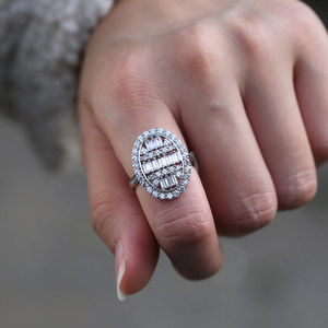 Anello ovale vintage da donna con design intarsiato scintillante, gioielli eleganti e alla moda - Product Image 3