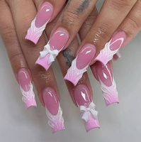 En gros Faux ongles à presser en acrylique faits main, couvrance totale, forme cercueil moyenne, rose ombré, style French, avec nœud 3D en forme d'aile