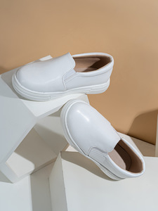 รองเท้าโลฟเฟอร์แบบสวมสำหรับเด็กผู้หญิง รุ่นใหม่ประจำฤดูใบไม้ร่วง สีพื้นเรียบง่าย สไตล์ลำลอง - Product Image 5