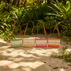 Borsa di paglia con paillettes in pizzo, tracolla 28x18x9cm, stile boho - Product Image 2