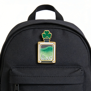 Nouveauté : Épingles en métal avec paillettes de sable <span class=keywords><strong>liquide</strong></span>, épingles en émail personnalisées en forme de trèfle, épingles à revers avec sable <span class=keywords><strong>liquide</strong></span>, bouteille pour sac, vente en gros - Product Image 6