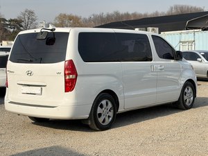 2019 BLANCA Nueva Minivan Diésel Blanca de 12 Asientos con Asientos Calefactables y Ventilados, Navegación y Cámara, Coche Coreano - Product Image 2