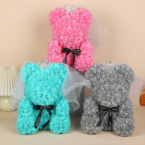 Vente chaude 2024 cadeaux de noël à la main éternelle Rose ours Rose artificielle ours en peluche avec boîte robe de mariée <span class=keywords><strong>couronne</strong></span> - Product Image 3