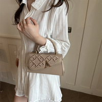 Sac à main élégant pour femme avec poignée supérieure et quincaillerie dorée florale en relief, bandoulière amovible, sac à bandoulière, vente en gros d'usine