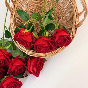 Vente chaude Rose artificielle en soie Rose à longue tige Rose au toucher réel Rose <span class=keywords><strong>blanche</strong></span> pour les fleurs décoratives de mariage - Product Image 3