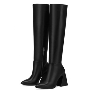 Botas de tacón grueso de diseño único para mujer, negras, hasta la rodilla, con punta, estilo espejo, calzado de moda, ajustado, para montar a caballo - Product Image 4
