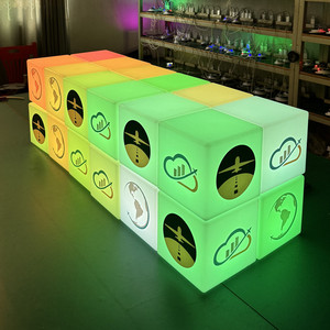 ไฟ LED ลูกบาศก์ RGB แบบกำหนดเองได้ พร้อมรีโมทคอนโทรล ชาร์จไฟได้ เหมาะสำหรับโรงแรม งานคริสต์มาส และของตกแต่งกลางโต๊ะ - Product Image 2