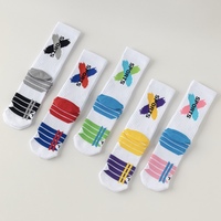 Chaussettes de sport en polyester et nylon pour jeunes, avec lettres jacquard, semelle en tissu éponge rembourrée, respirantes, avec bandes de massage plantaire – Vente en gros