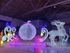 Décoration lumineuse de Noël 3D, grande sculpture de rennes et de chariot, paysage de place, IP65, pour l'ambiance festive - Product Image 1