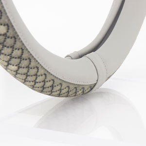 Housse de volant élégante à motif écailles de poisson entièrement ornée de strass, ajustement universel, douce et confortable, décoration de voiture - Product Image 5