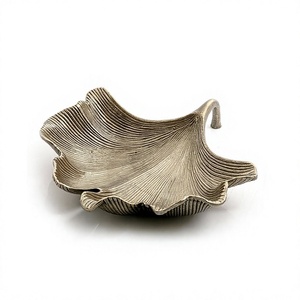 Plat de service en aluminium en forme de feuille, design tendance, taille personnalisée, plat de service pour desserts à prix abordable - Product Image 1