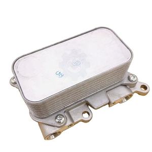 7P0317037 Système de refroidissement de haute qualité, refroidisseur d'huile pour VW Touareg Audi Cayenne - Product Image 1