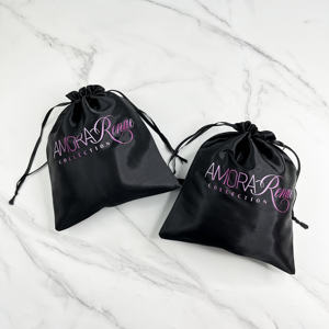 Pochettes en satin noir de qualité supérieure avec impression de logo dégradé - Sacs à cordon personnalisés pour perruques et produits de beauté - Product Image 2
