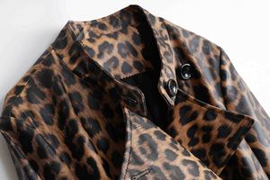 <span class=keywords><strong>Trench</strong></span> Oversize da Donna 4267 in Vera Pelle con Stampa Leopardata, Lunghezza Lunga e Chiusura a Doppio Petto - Product Image 2
