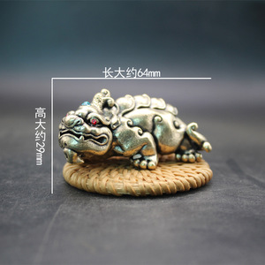 Paire de figurines Pixiu en laiton, créatures mythiques, décor de bureau Feng Shui avec accents de diamants pour le bureau ou la salle d'étude - Product Image 4