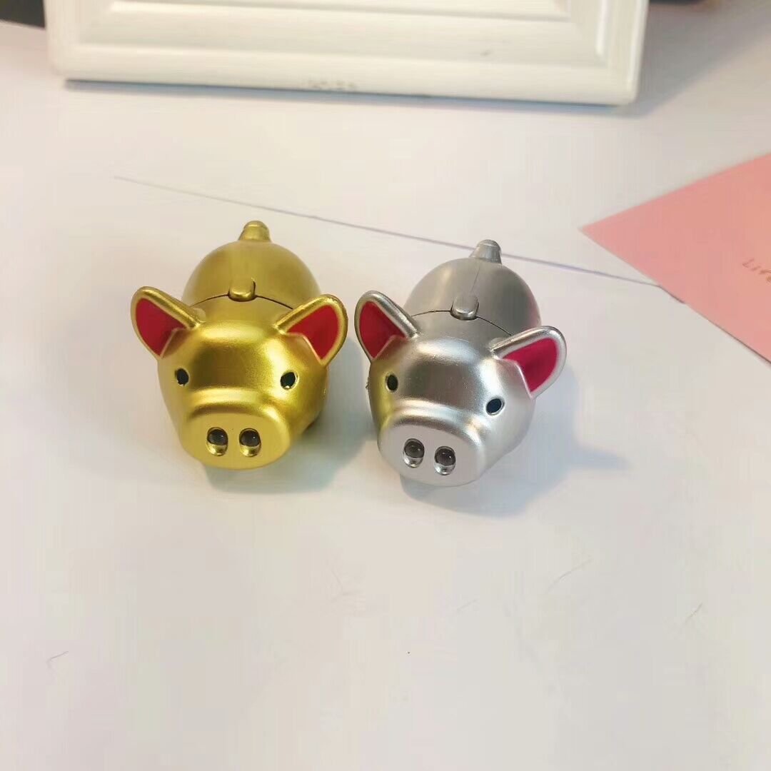 Cochon d'or/cochon d'argent oreille rouge