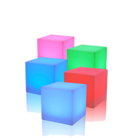 Meubles d'extérieur modernes en cube à LED, télécommande, couleurs changeantes, tabourets carrés rechargeables, chaise en cube à LED