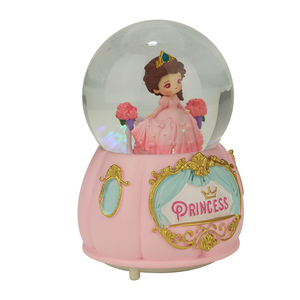 Personalizado fábrica fazendo 100mm diâmetro princesa resina vidro neve globo artesanato com luz led e música como presentes para crianças - Product Image 1